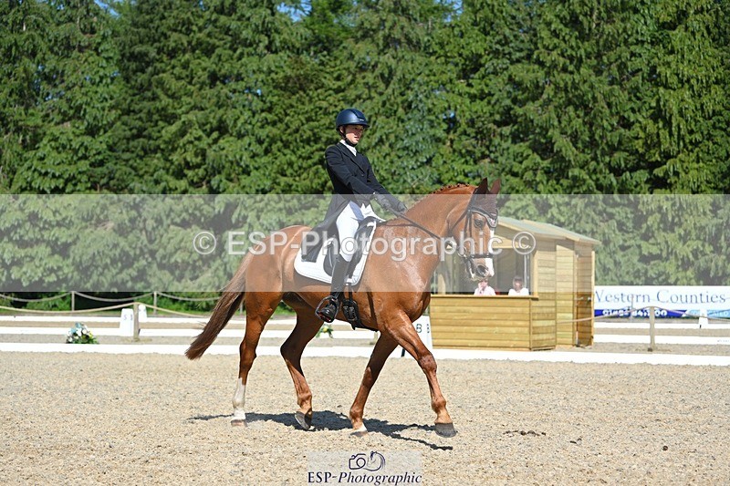 230526-155745-07224 - 252-LVS_MOVISTAR-Elizabeth_Barratt-WEDTrotUp+DR