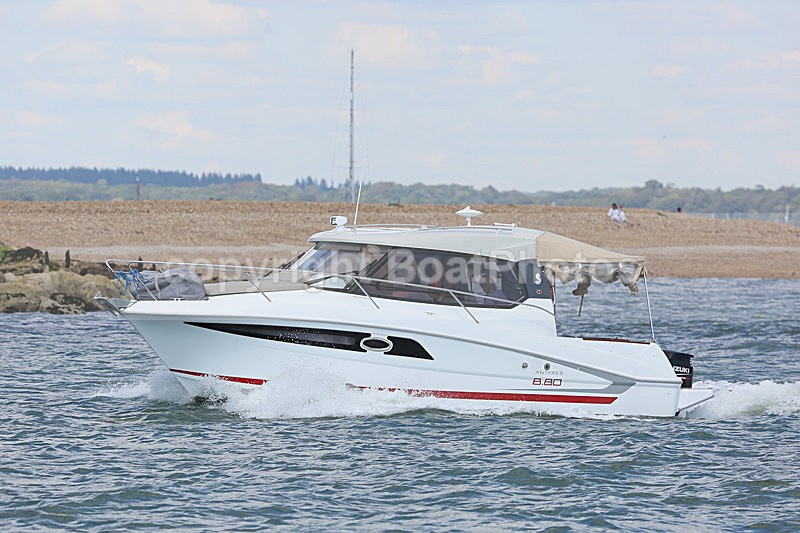 160829 BENETEAU ANTARES 880 Y92A6730 - Motorboats - Hardtop