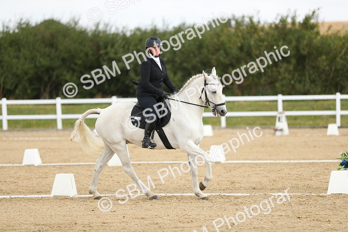 SBM_016324 - Class 13 - Novice 23 - 11.25-12.35