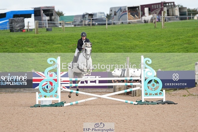 250921-122240-02900 - Cls 9 Pony Foxhunter and 1.10m