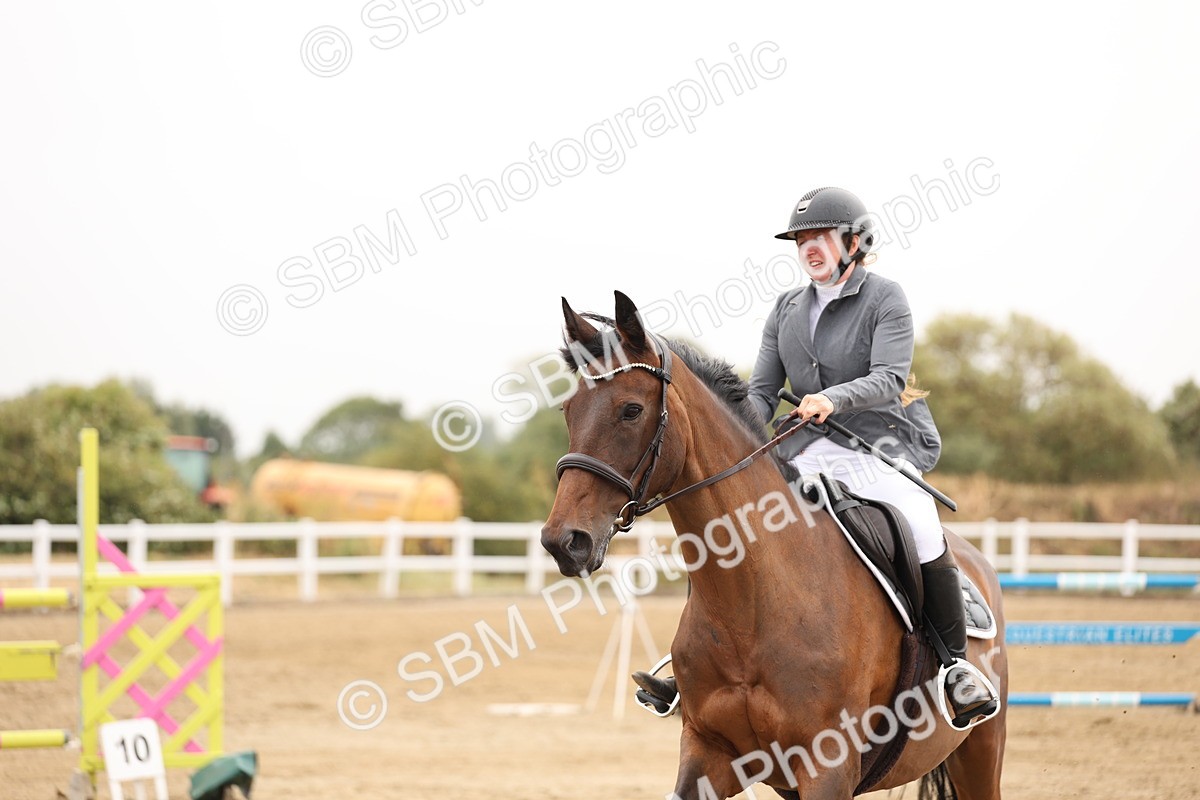SBM_024000 - Class 6 - Senior Newcomers 1.10m