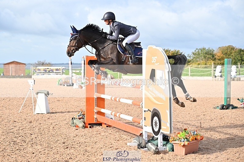 251005-102354-02746 - Cls 15 Foxhunter and 1.20m