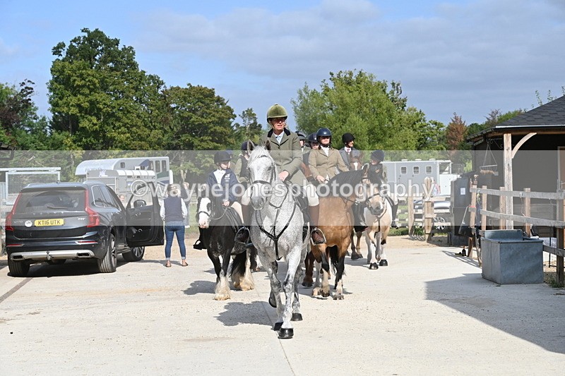WJ6_3160 - Berks & Bucks - The Old farmhouse - Hound Exercise 20-08-25