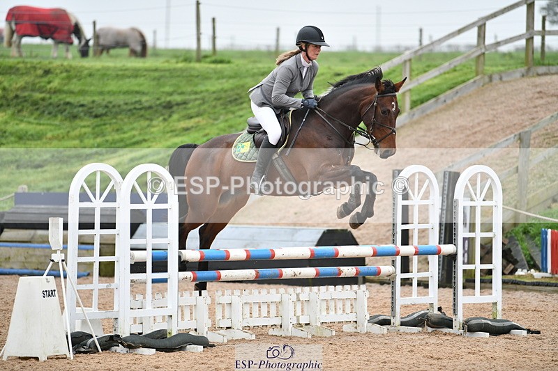 241102A-104351-04093 - SAT Cls 9 British Novice and 90cm Open