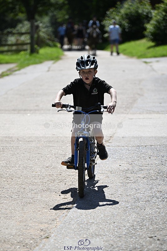 240728B-141652-00471 - Theo and Gemma's Groups Indoor