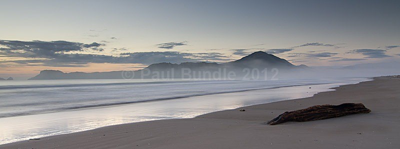 Tolaga Bay misty sunrise - New Zealand North Island