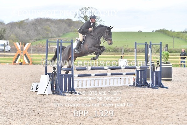 BPP_1329 - CLASS 15 SAT Senior BritiNovice/ 90cm Open