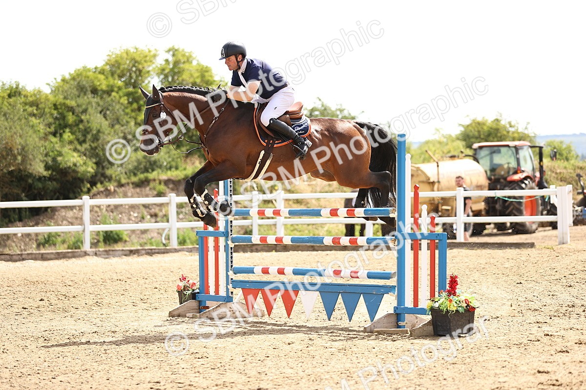 SBM_000419 - Class 15 - Redpost Equestian Senior Foxhunter - 1.20m