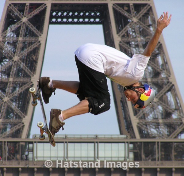 Skating in Paris - people