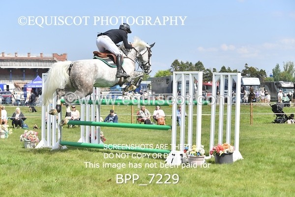 BPP_7229 - CLASS 3 Andrew Hamilton Coach, RHS Foxhunter Championship Qualifier