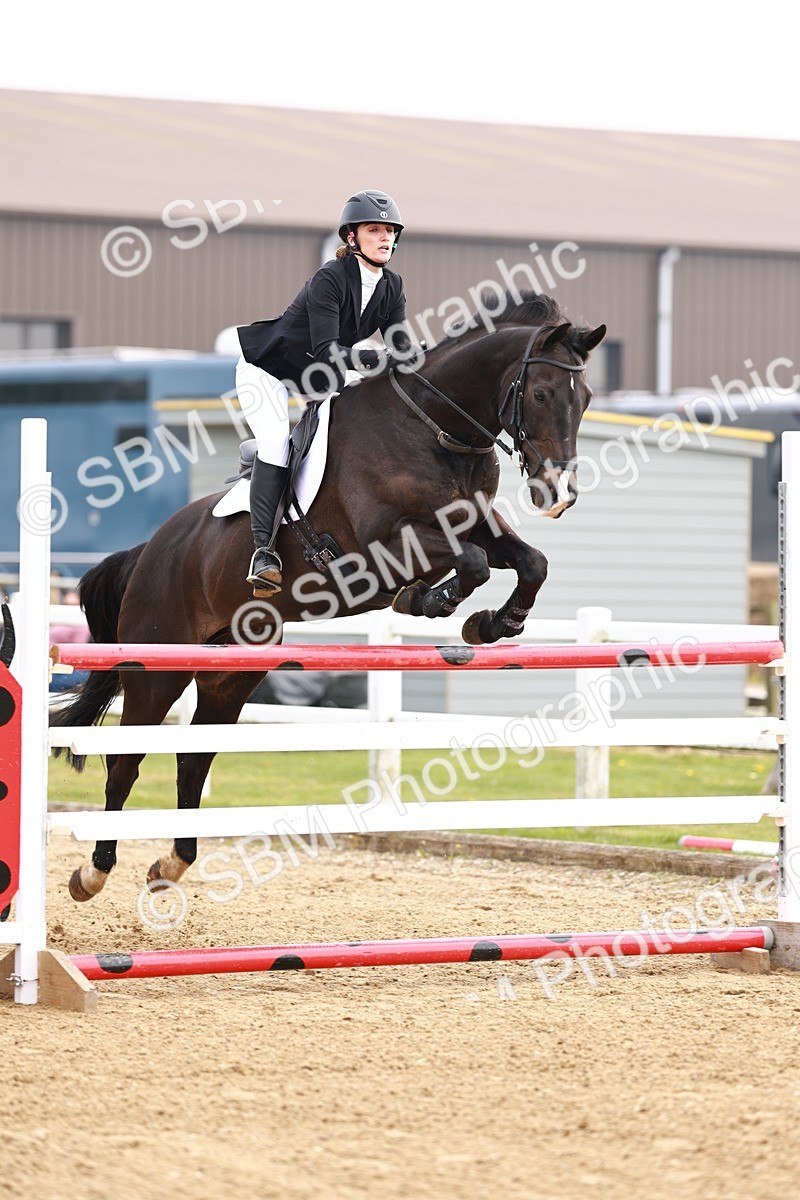  - Class 19 - Senior Foxhunter - 1.20m