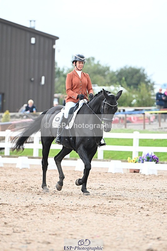 250907-122658-08346 - 004-Charlotte.DickerDevaldi's.Kiss