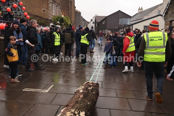 DAD_1998 - Stromness Yule Log Pull