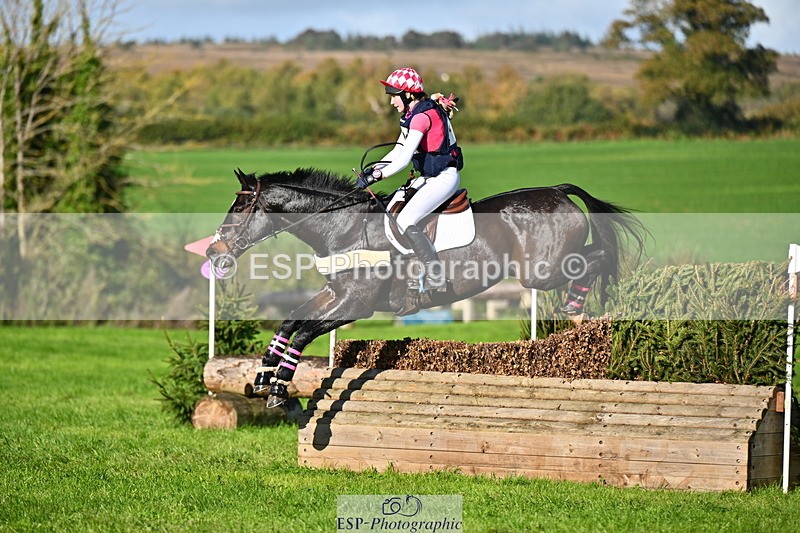 251025A-122951-19115 - F-421-Isabella.Hooton