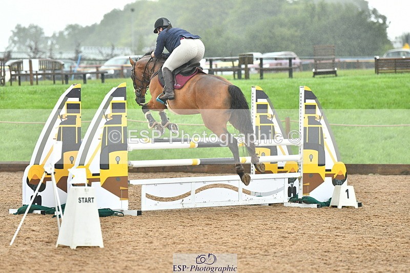 230805A-105205-00211 - Cls 2 Snr Newcomers & 1.10m Open