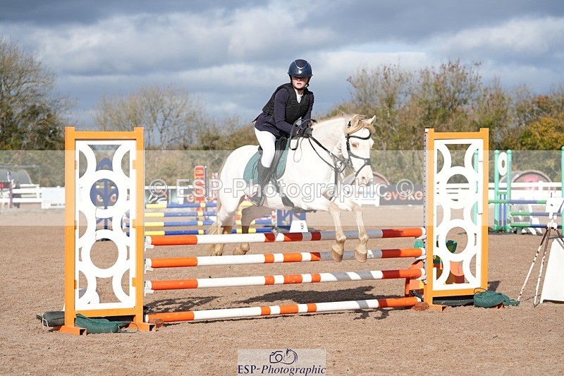 251026-121617-02353 - Cls 4 Pony Winter Novice + 80cm Open