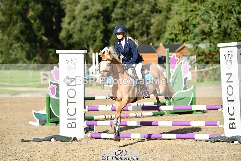 251004A-153137-01857 - Classes 8 & 9 70cm