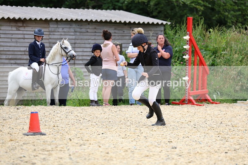 3E7A0050 - Egg and Spoon