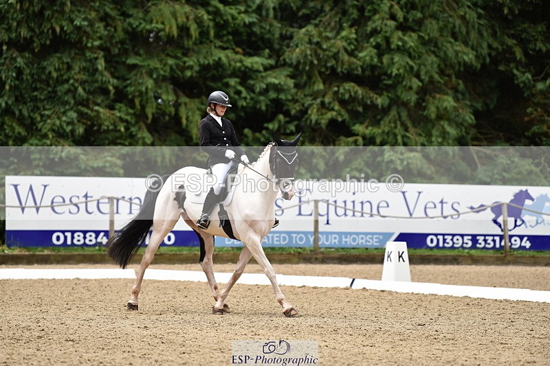 140110A-012040-10893 - 002-Michelle.Wallis-Alvescot.Winning.Mood