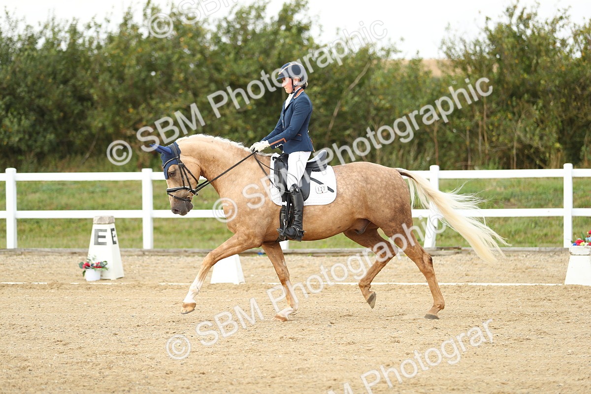 SBM_018495 - Class 14 - Novice 23 - 15.16-16.19