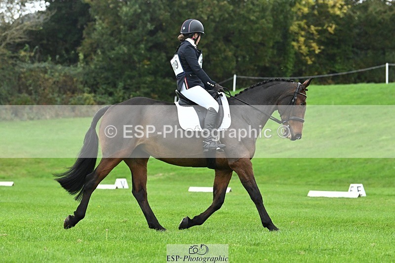 241024-114318-03297 - 509-Tichy.Sanders-SPARHANGER.VELVET