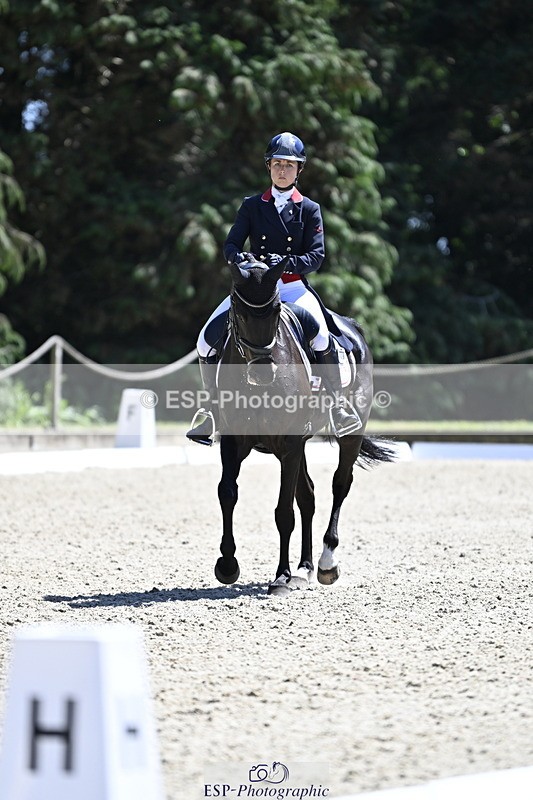 250522A-141516-04324 - D-409-Kirsty.Chabert-HERALDIKS.GIRL.OPPOSITION