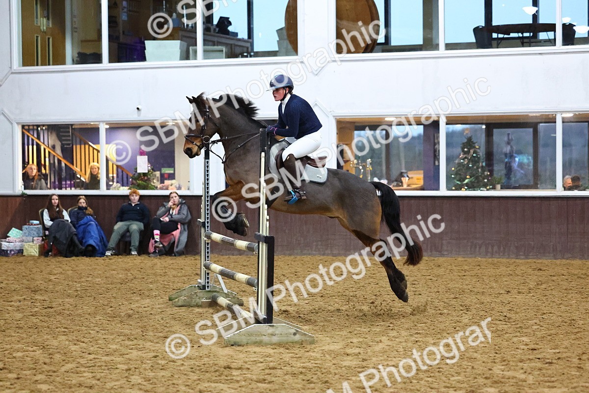 SBM_002593 - Class 6 - Holly & Ivy Stakes - 90cm