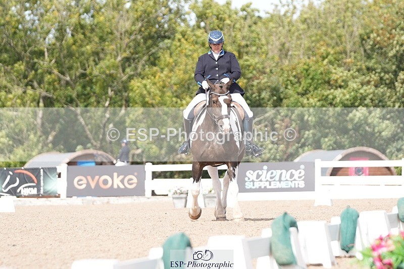 250906-134947-03404 - 106-Lucy.HamblettGalliano.Gold.Dust