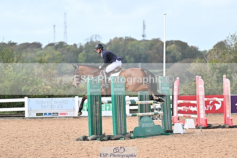 261014-125631-00521 - Cls  05 Snr Newcomers & 1.10m Open