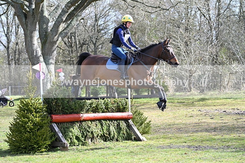 WJ7_0107 - Time 10:13 to 10:38 Times at the Fence