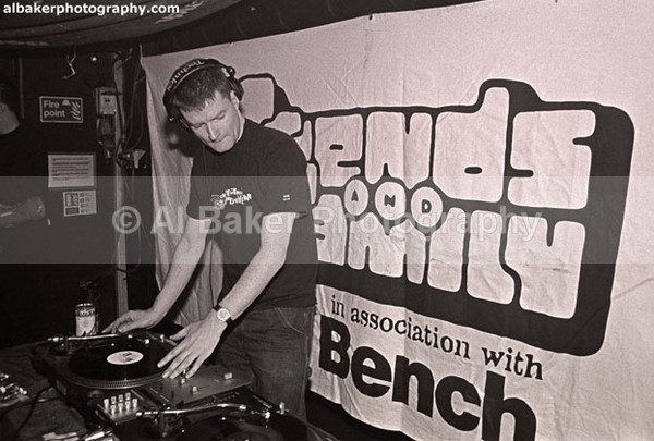 14 mark-rae - Friends-&-Family @ the-roadhouse 16.12.00