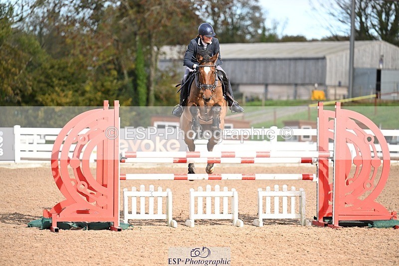 251022-125557-00453 - Cls 4 Snr Newcomers 1.10m