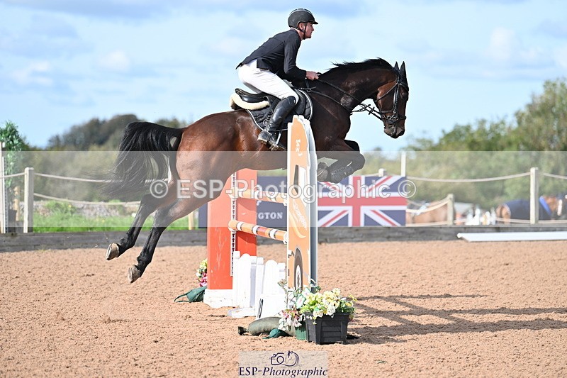 231015A-132337-08132 - Cls 30 Foxhunter & 1.20m Open