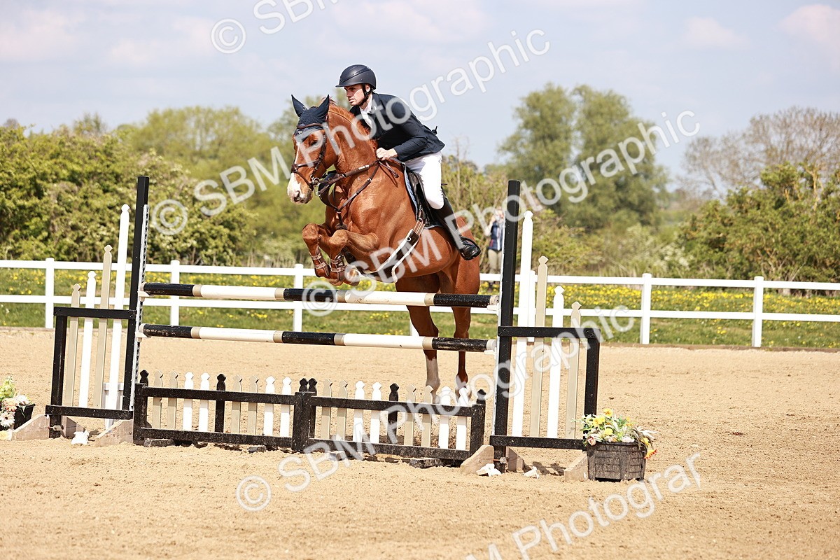  - Class 26 - Senior Foxhunter - 1.20m