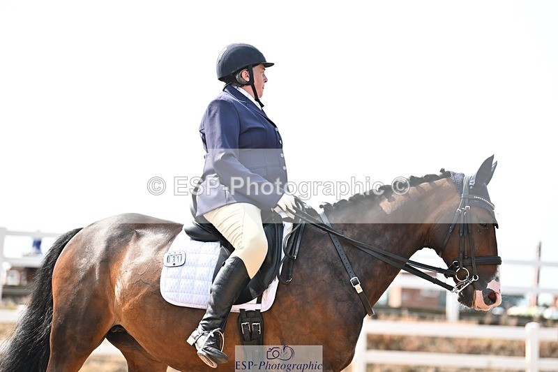 250815-111743-00576 - 031-Nicola.SealRebel.Heart