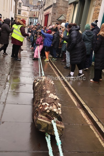 DAD_1982 - Stromness Yule Log Pull