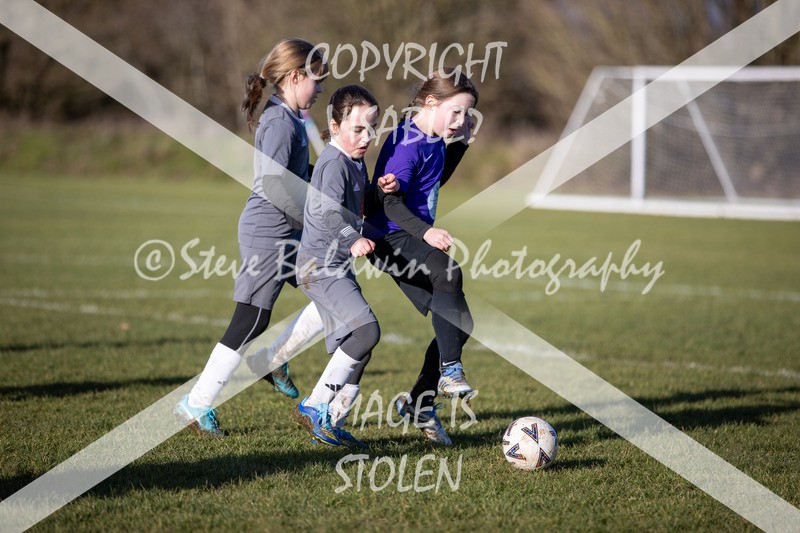 1DX31573 - 2026-01-17 FC Abbey Meads U9 Purple Girls V Develop FC U9 Girls