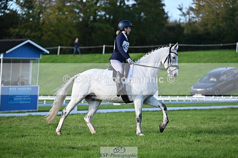 251024A-103421-08076 - F-456-Sophie.Hilliard