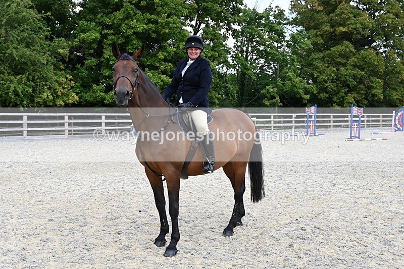 WJ6_3049 - Berks & Bucks - The Old farmhouse - Hound Exercise 20-08-25