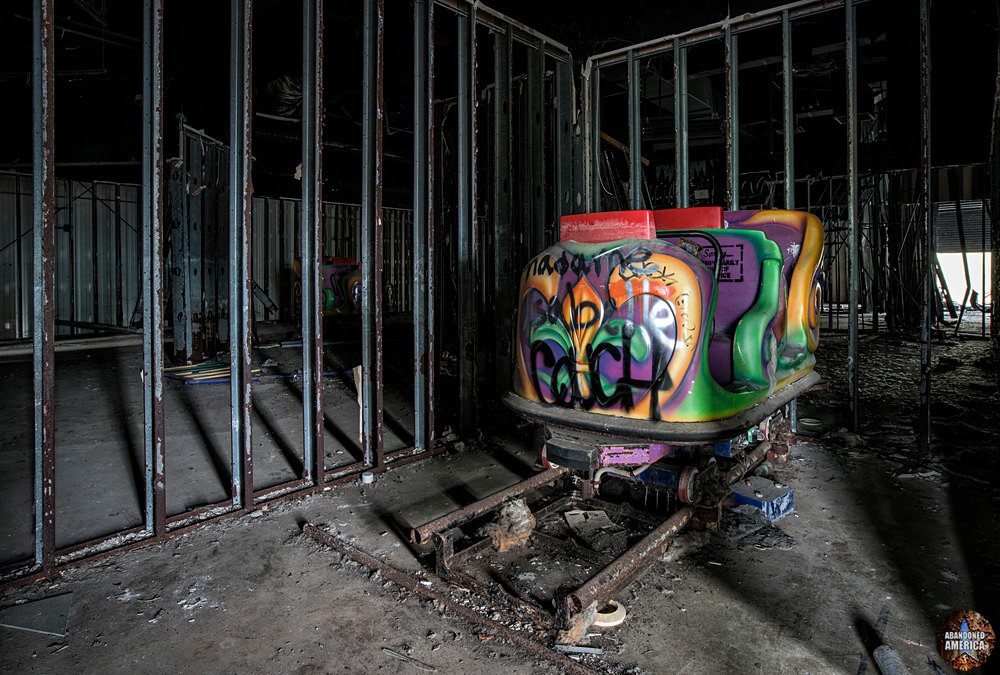 Abandoned Six Flags (New Orleans, LA) | Jocco's Mardi Gras Madness Car - Six Flags New Orleans