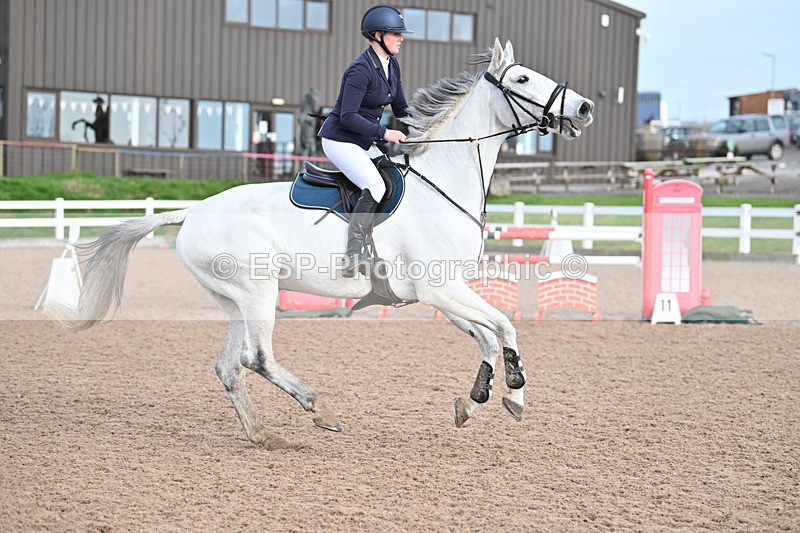 231208A-123109-00723 - Cls 5 Newcomers & 1.10m Open