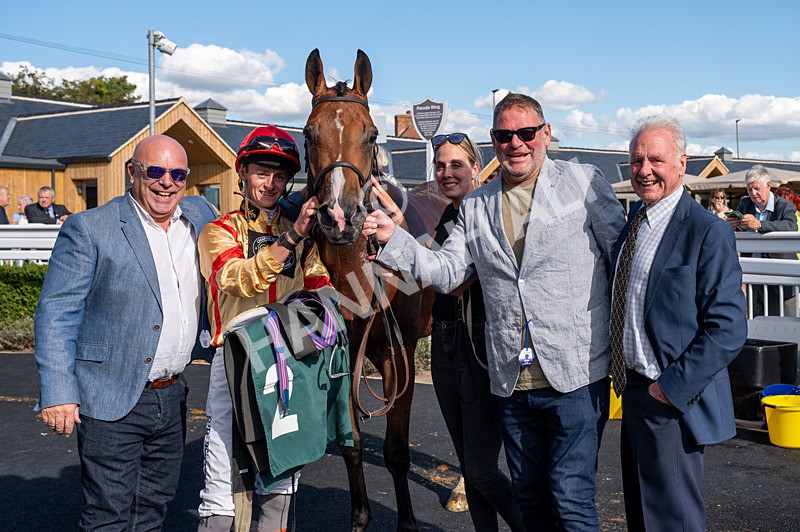 090925-Race 4-U Sure Do-5243 - Race 4