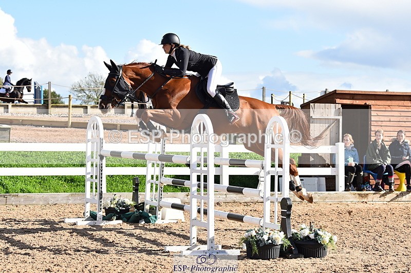 231014A-142156-05271 - Cls 15 1.05m Amateur Q 2nd R