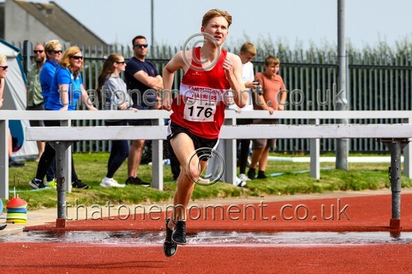 Age25SUN-929428 - Track Male