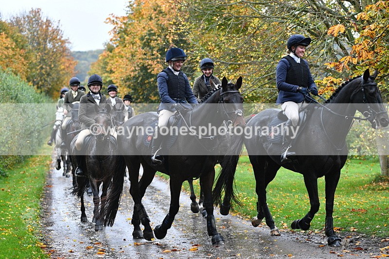 WJ5_6337 - B&B walk back for Hunt Tea !