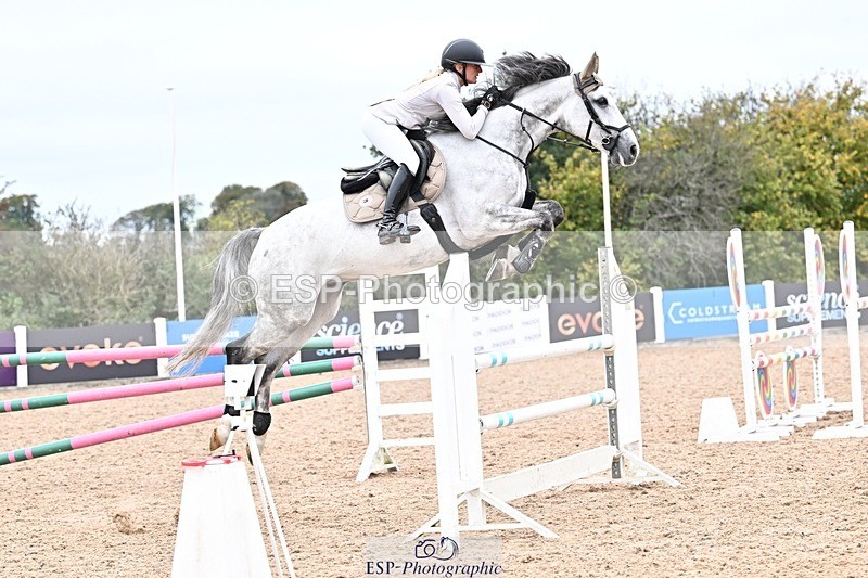 251015-131825-00536 - Cls 4 Newcomers and 1.10m Open