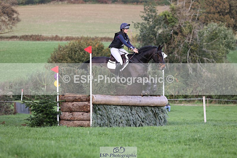 241025-125624-08179 - 130-Imogen.White-BE.TOUCHABLE