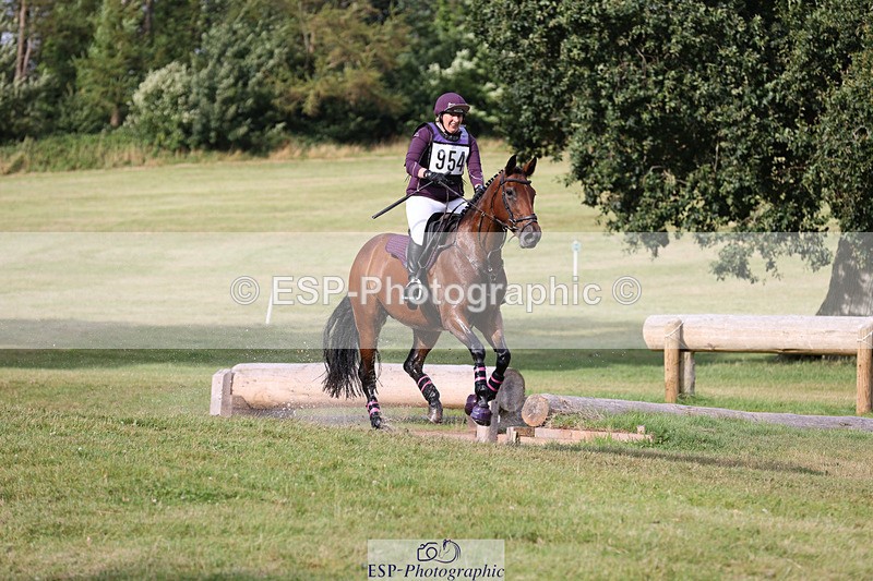 240825X-170715-37857 - 80cm XC 16.30 to 17.30