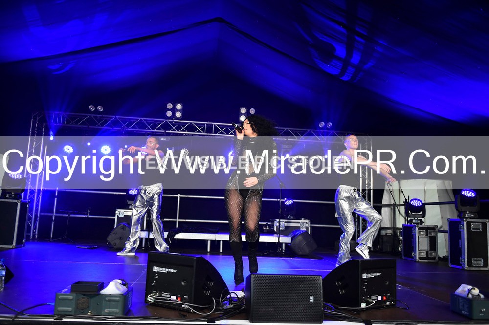 SH4_6129 - The Cher Experience