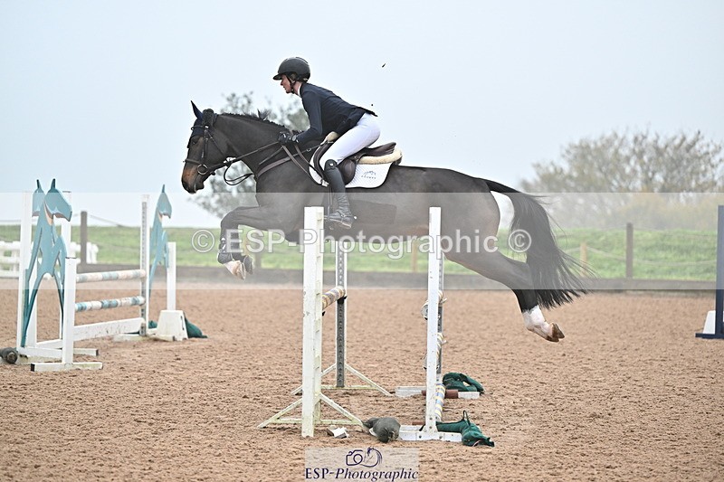 241103A-102655-06646 - SUN Cls 18 British Novice and 90cm Open